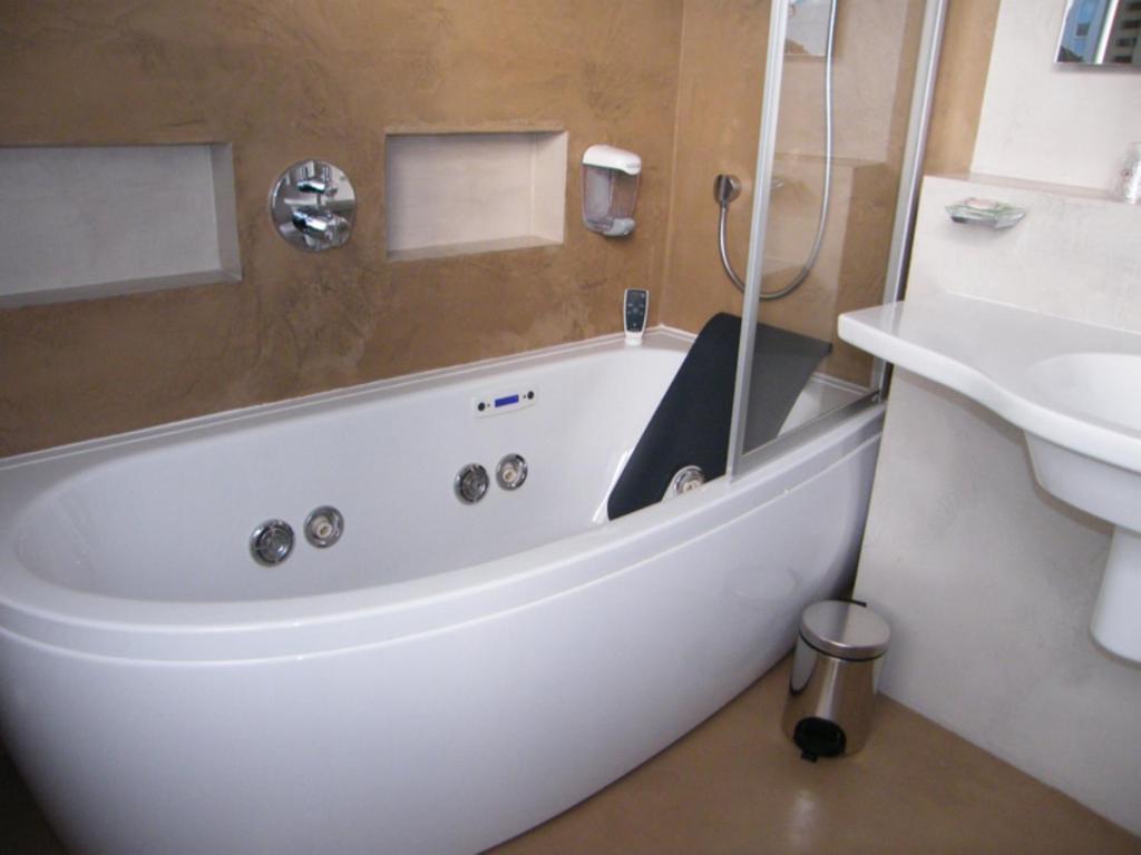 Cit'Hotel Saint-Pierre Viré Eksteriør billede